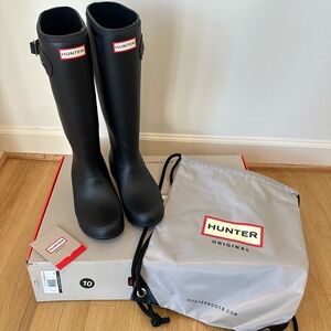 Hunter Boots Women's Original Tour Classic Rain Boot Black 10 Medium US